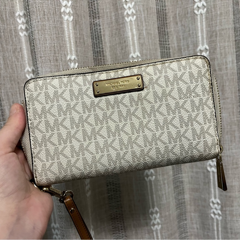 Micheal Kors wallet